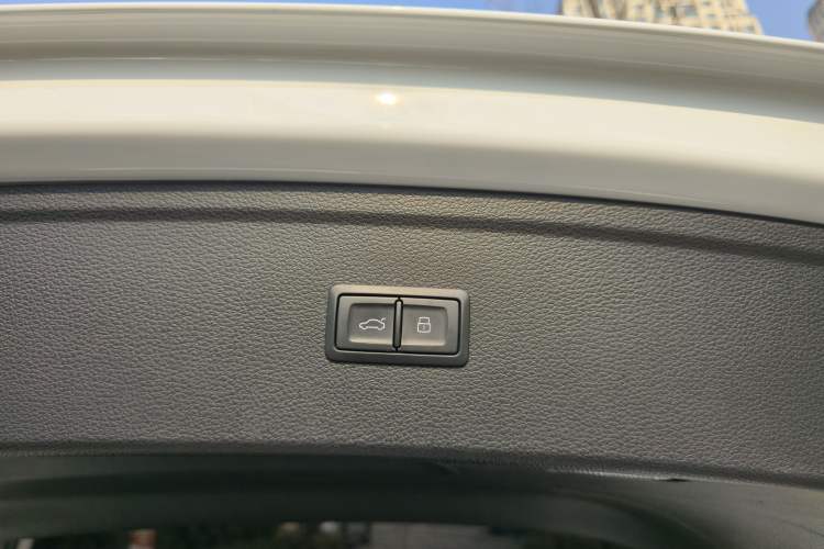 Used Audi Q5L 2020 Updated 40 TFSI Prestige Fashion Edition
