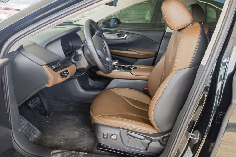 Used Hongqi E-QM5 2021 Charging T3 Version 4 Seats
