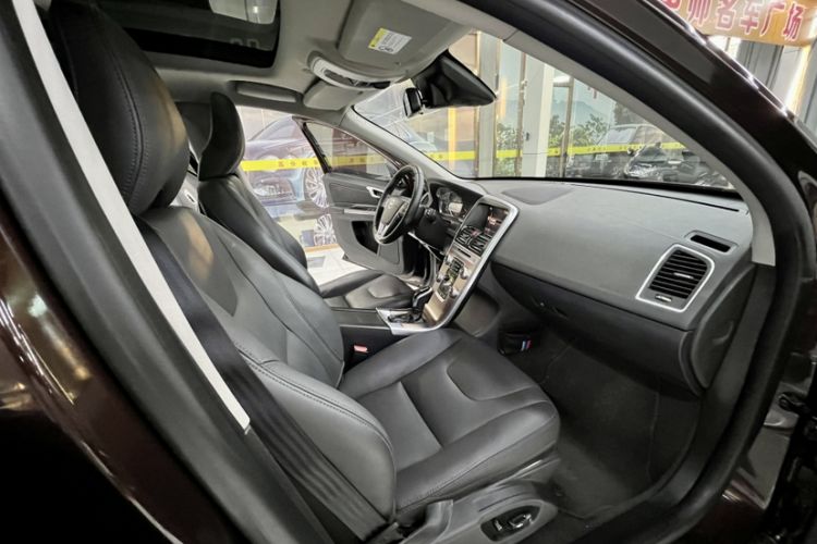 Used Volvo XC60 2017 T5 AWD Smart Upgrade Edition
