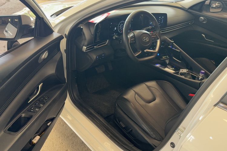 Used Hyundai Elantra 2022 1.5L CVT LUX Prestige Edition
