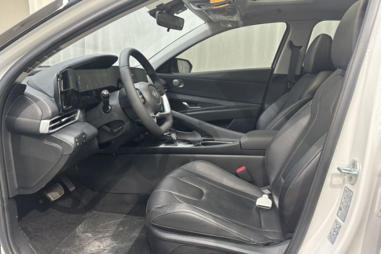 Used Hyundai Elantra 2023 1.5L CVT LUX Prestige Edition