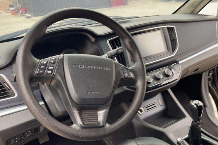Used FORTHING Lingzhi 2022 Striving Version M5L 1.6L Luxury 7-Seater