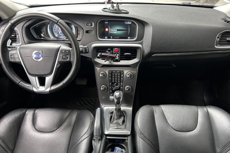 Used Volvo V40 2016 T3 Smart Luxury Edition
