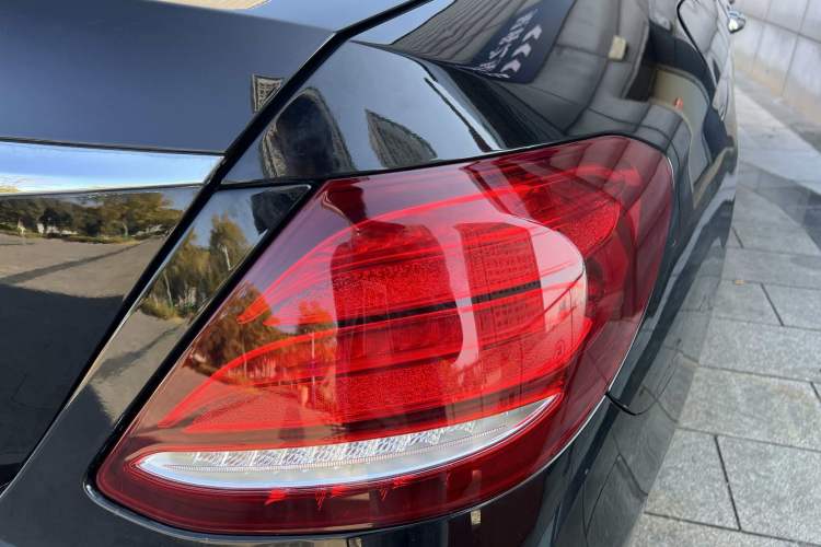 Used Mercedes-Benz E-Class 2019 Facelifted E 300 L Stylish Version
