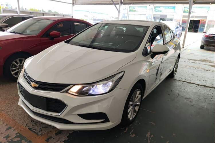 Used Chevrolet Cruze 2018 320 Automatic Pioneer Sunroof Edition
