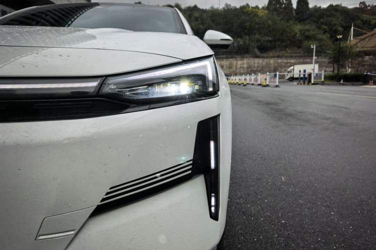 Used  L6 2025 EM-i 140km Starship Edition