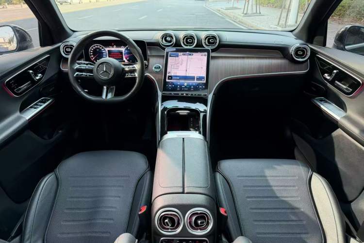 Used Mercedes-Benz GLC 2024 GLC 300 L 4MATIC Dynamic Edition 5-seater