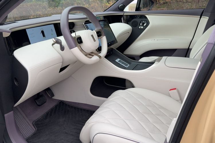 Used  11 2024 630 Rear-Wheel Drive Edition with Three Lasers