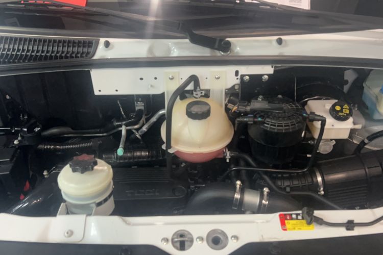 Used SAIC MAXUS Xintu V80 2024 Aotong 6AMT Short-Wheelbase Ultra-Low Roof 127 Ps 5/6 Seats
