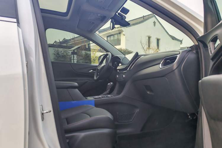 Used Chevrolet Equinox 2017 550T Automatic All-Wheel-Drive Top-Tier Version