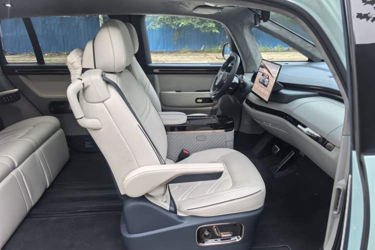 Used Zeekr MIX 2025 Intelligent Driving Version
