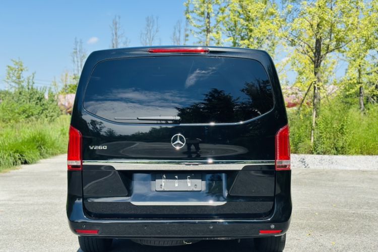 Used Mercedes-Benz V-Class 2017 V 260 Avantgarde Edition
