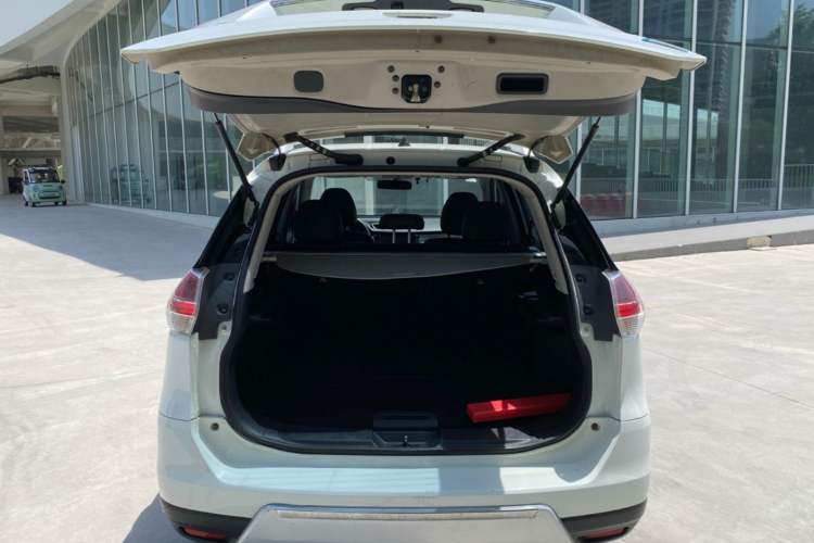 Used Nissan X-Trail 2015 2.0L CVT Comfort MAX Edition 2WD
