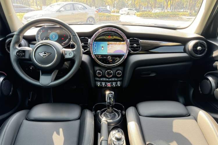 Used  MINI 2022 Updated 1.5T COOPER Classic Edition Five-Door Version
