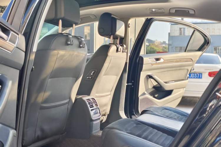 Used Volkswagen Magotan 2017 330TSI DSG Luxury Model
