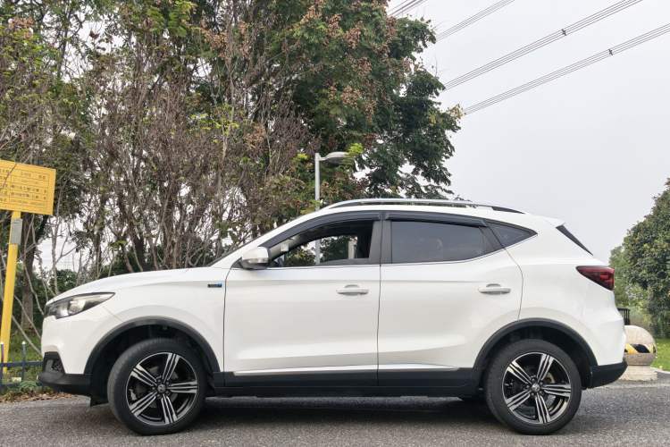 Used MG ZS 2020 Global Bestseller with 1.5L Engine Manual Transmission and a Massive 65-Inch Panoramic Sunroof Version
