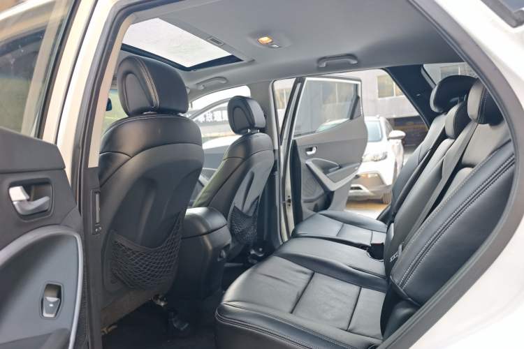 Used Hyundai Santa Fe 2013 2.4L Automatic 2WD Comfort Edition
