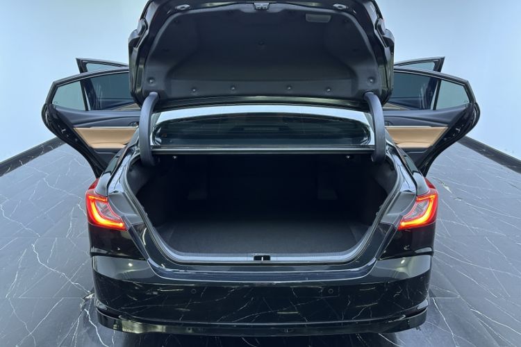 Used Toyota Camry 2024 Dual-Motor 2.0 HG Premium Edition
