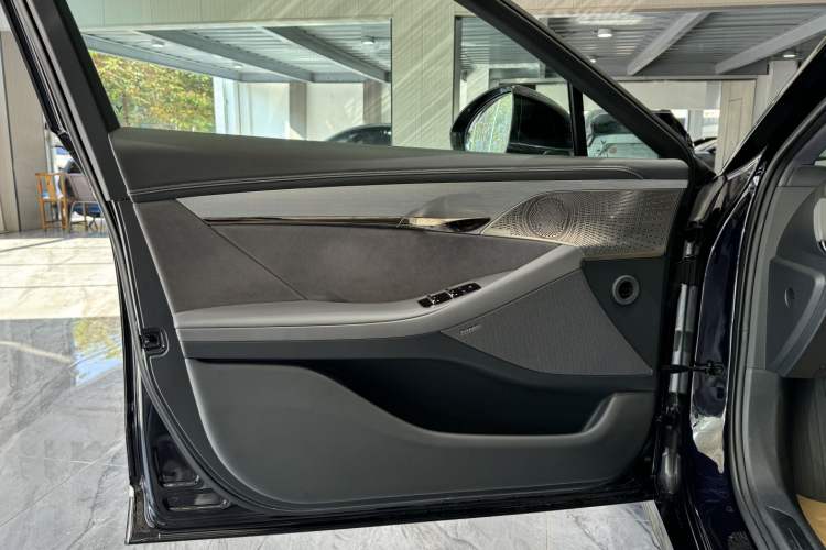 Used VOYAH PASSION 2024 PHEV Four-Wheel Drive Ultra-Long Range Executive Edition