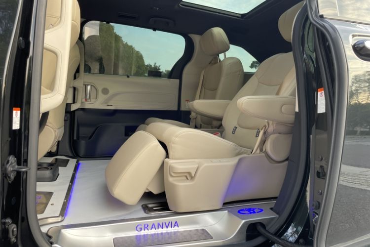 Used Toyota Granvia 2022 2.5L Hybrid Prestige Edition