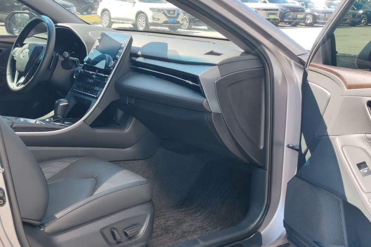 Used Toyota Avalon 2019 2.5L Touring Premium Version China VI Standard
