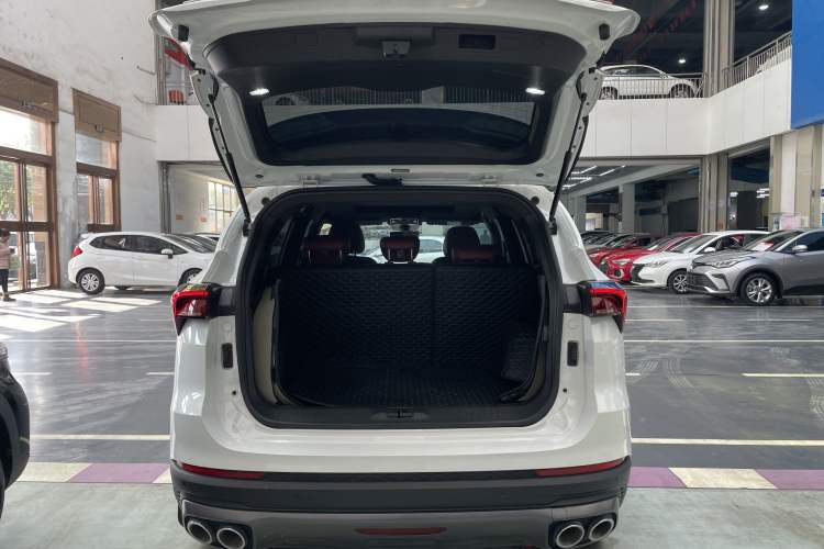 Used JETOUR X70 PLUS 2023 1.5T DCT Brave PLUS 5-Seater
