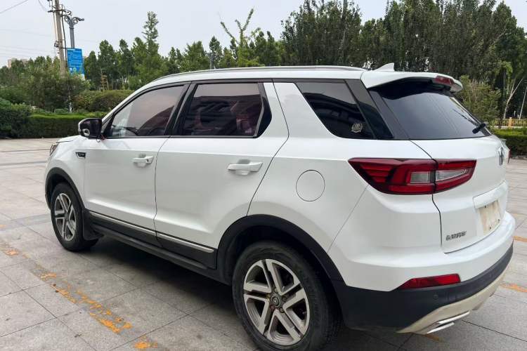 Used Changan CS55 2017 1.5T Manual Colorful Edition
