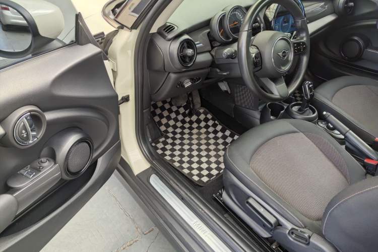 Used  MINI 2023 1.5T ONE