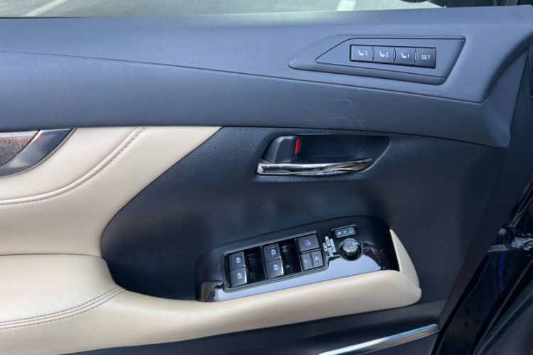 Used Toyota Alphard 2018 Revised Version 3.5L Premium Edition
