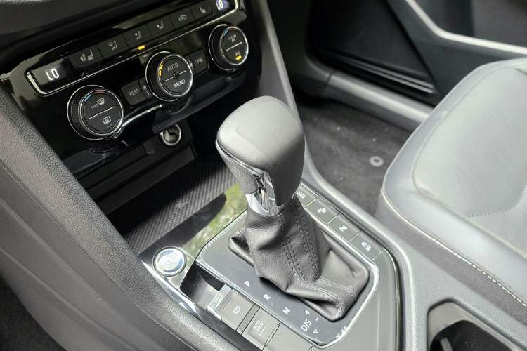 Used Volkswagen Tiguan L 2019 Revised 330TSI Automatic Two-Wheel Drive Smart & Luxury Edition China VI Standard