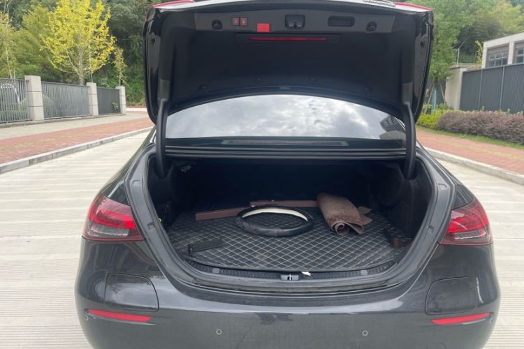 Used Mercedes-Benz E-Class New Energy 2022 Restyled E 350 e L Plug-in Hybrid Sedan
