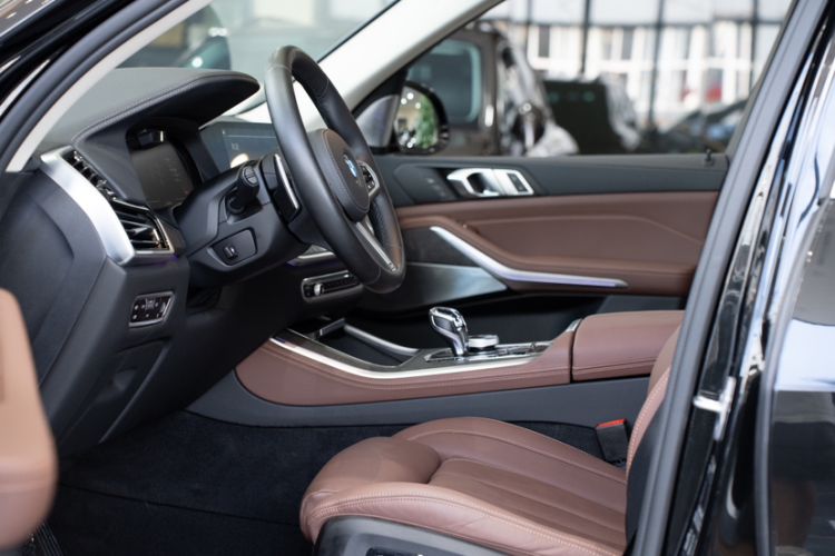 Used BMW X5 2021 xDrive40i Luxury Model with M Sport Package
