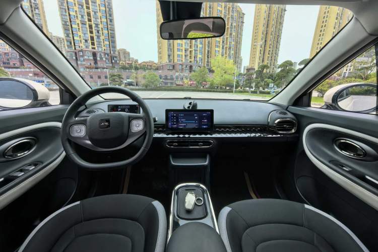 Used  3 2024 Zhi'ai Edition 330km Lite