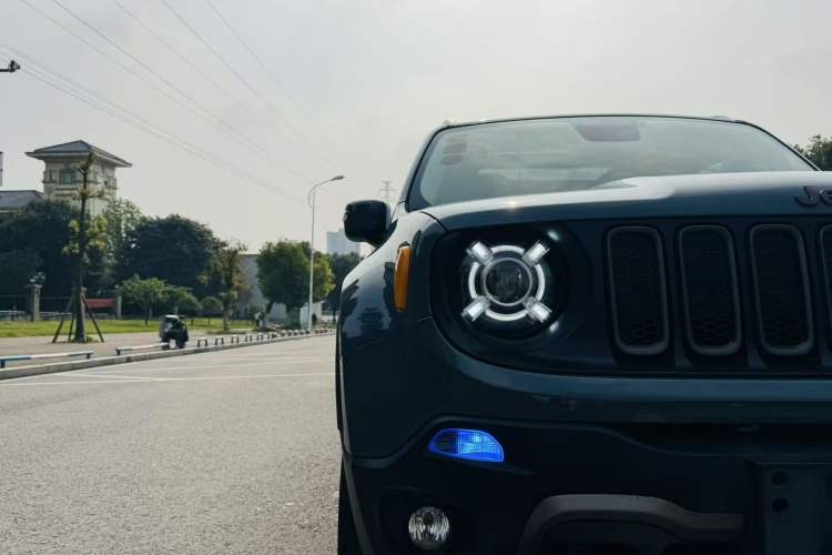 Used  Renegade 2016 2.0L Automatic Four-Wheel Drive 75th Anniversary Tribute Edition