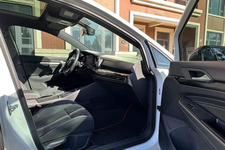 Used Volkswagen Golf 2023 Facelift 280TSI DSG R-Line Lite
