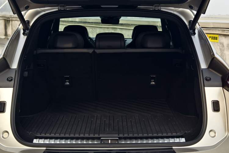 Used Lynk & Co 08 EM-P 2025 245km Ultra-Long Range Halo
