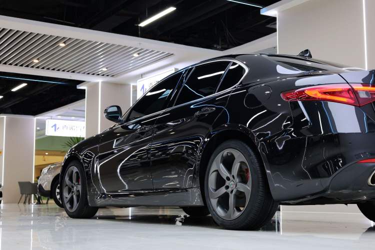 Used Alfa Romeo Giulia 2020 2.0T 280HP Track Edition Limited Release