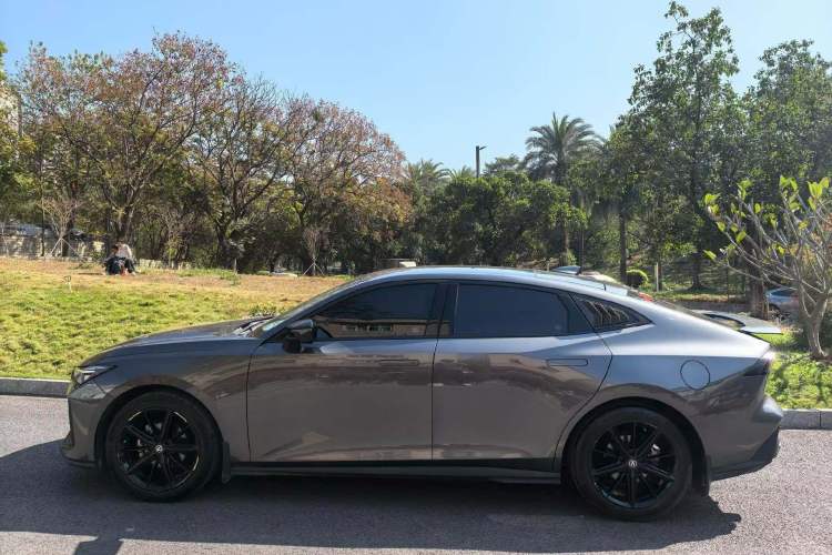 Used Changan UNI-V 2022 1.5T Prestige Version