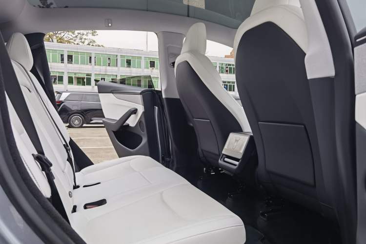 Used Tesla Model Y 2025 Rear-Wheel-Drive Version
