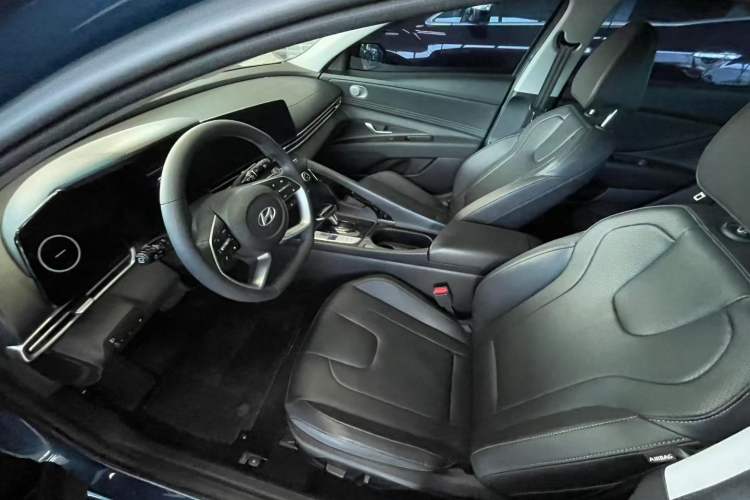 Used Hyundai Elantra 2023 1.5L CVT LUX Prestige Edition
