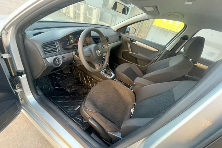 Used Volkswagen Lavida 2013 Revised Classic 1.6L Automatic Fashion Edition