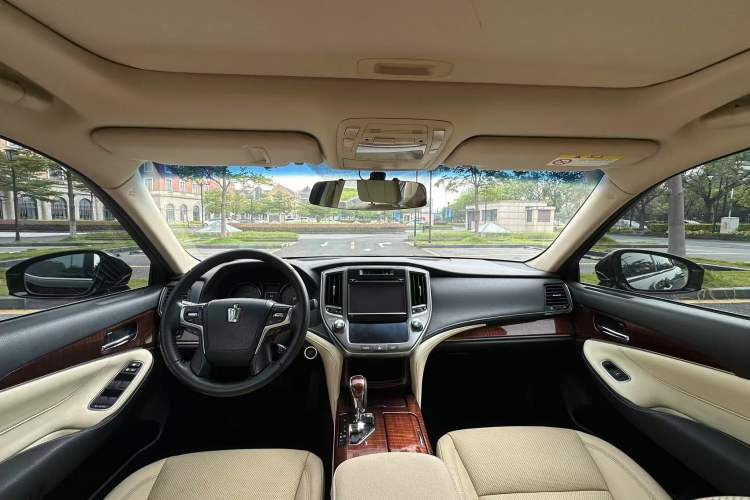 Used Toyota Crown 2015 2.5L Smart Edition
