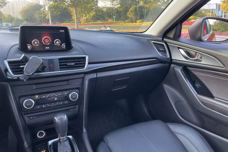 Used Mazda Mazda 3 Axela 2017 Sedan 2.0L Automatic Prestige Model China V Standard
