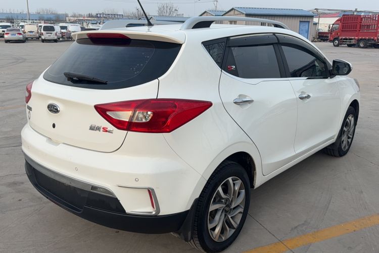 Used  Refine S2 2017 1.5L Manual Luxury Connect Edition