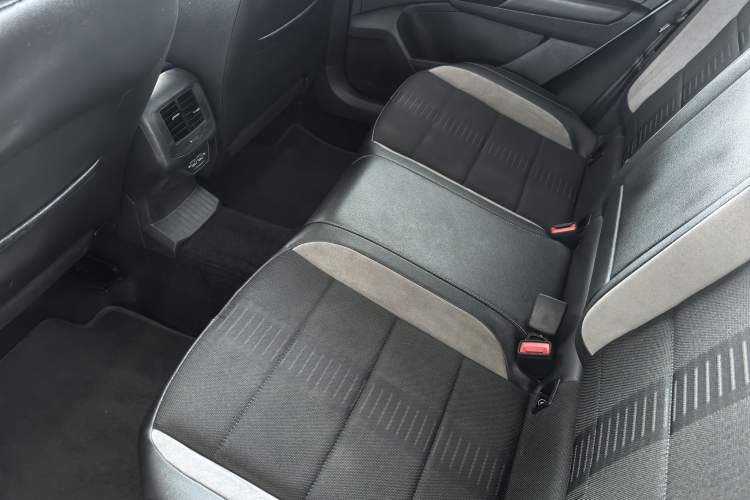 Used Volkswagen T-ROC 2020 280TSI DSG Two-Wheel-Drive Elite Version
