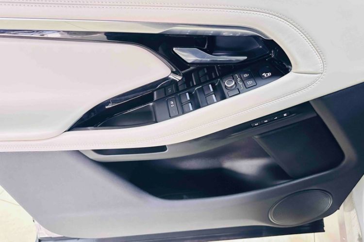 Used Land Rover Range Rover Evoque 2021 Range Rover Velar 249 PS R-Dynamic HSE Luxury Edition
