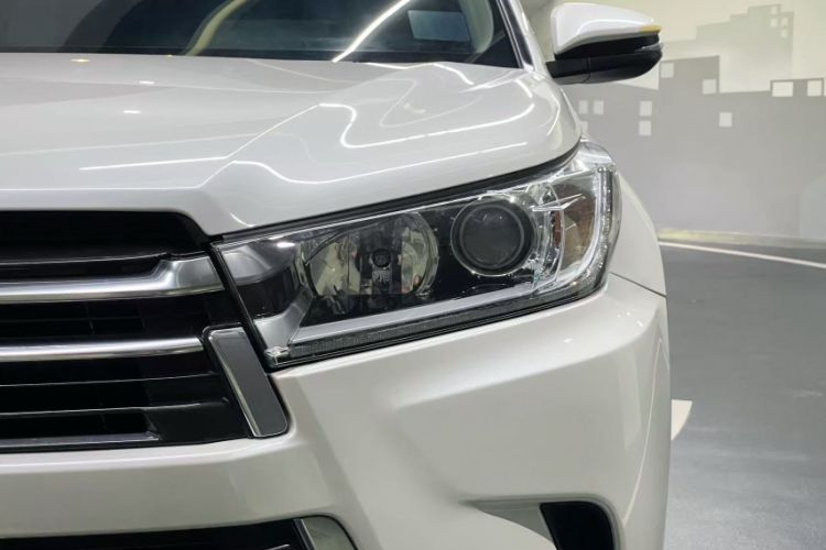 Used Toyota Highlander 2018 2.0T Four-Wheel Drive Prestige Version 7 Seats China V Emission Standard
