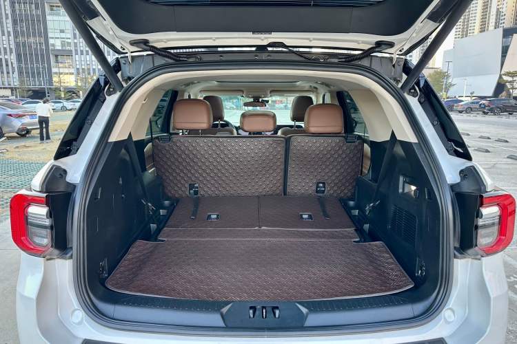 Used Ford Explorer 2023 EcoBoost 285 Four-Wheel Drive Stylish Plus Version 7 Seats
