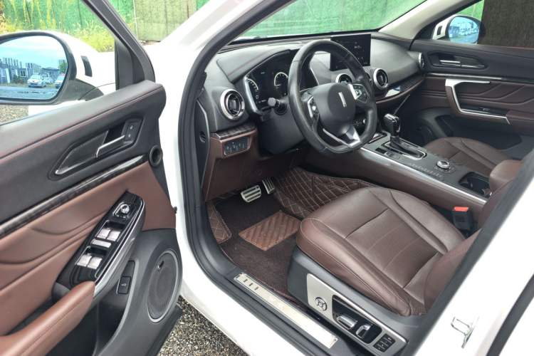 Used Wey VV5 2017 2.0T Ultra-Luxury Version
