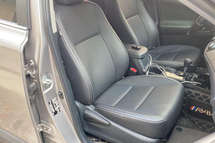 Used Toyota RAV4 2019 2.0L CVT Two-Wheel Drive Comfort Edition China VI Standard
